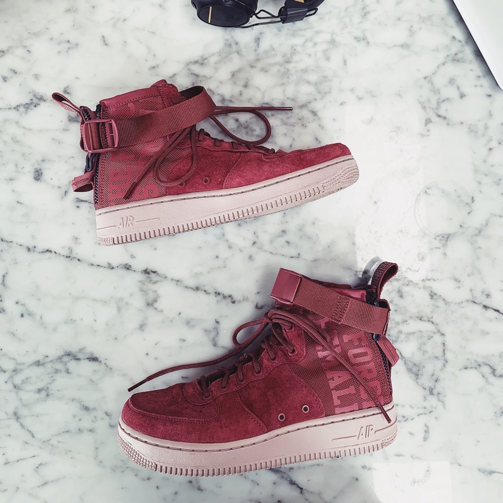 Nike Urban Utility Goddess of Victory Size 8 Women